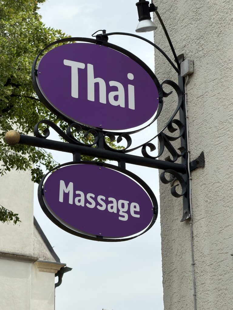 Thai-Massage-Schild am Eingang